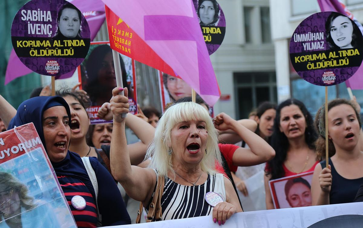 Beyoğlu\'nda "Kadın Cinayetleri" Protestosu