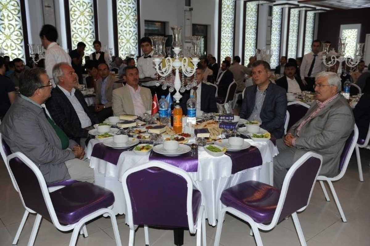 Birlik Vakfı\'ndan İftar