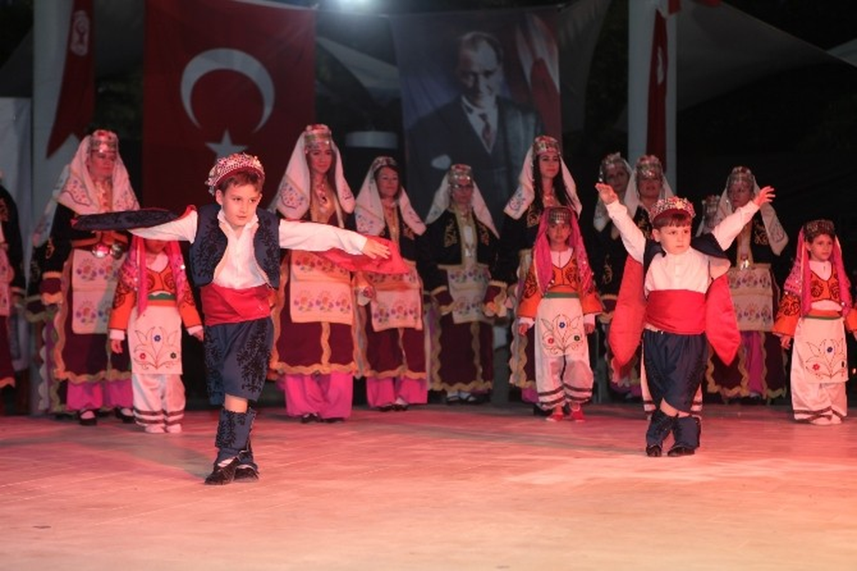 Bornova\'yı Dansların Büyüsü Sardı