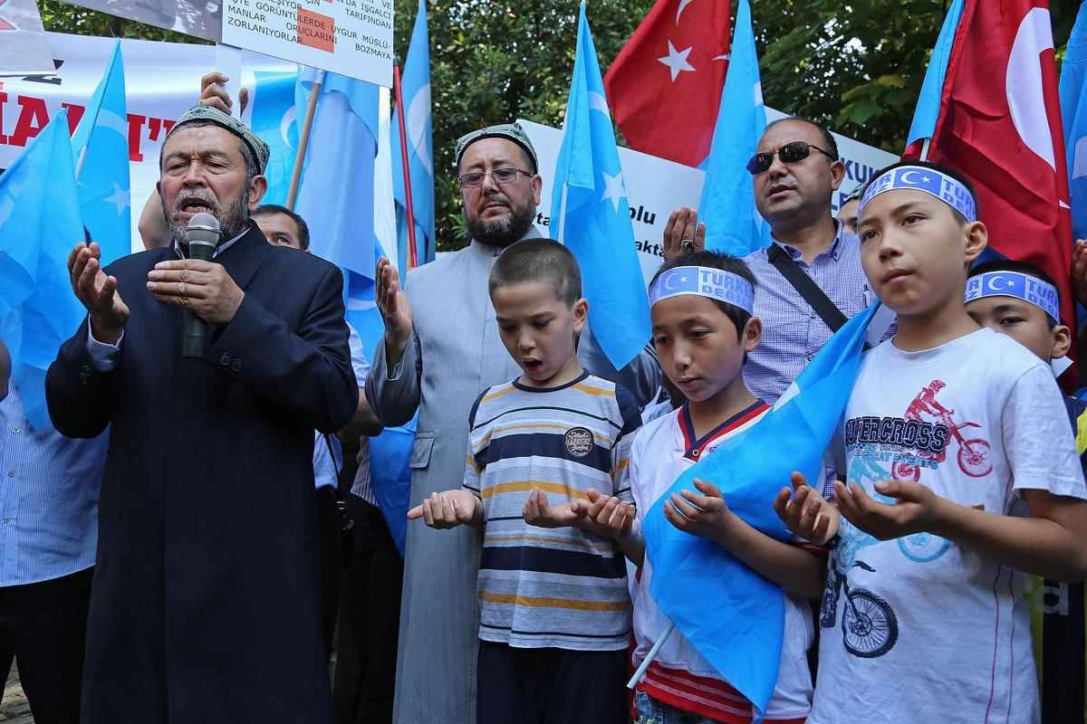 Çin Başkonsolosluğu Önünde Urumçi Eylemi
