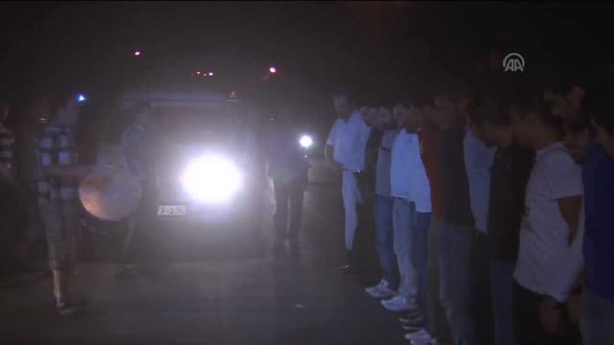Elazığ\'da Halaylar Eşliğinde Sahur