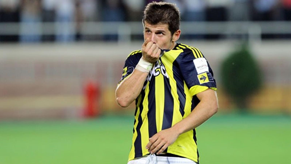 Emre Belözoğlu: Favori Yine Fenerbahçe