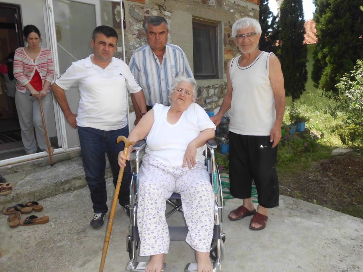 Engelli Kişiye Tekerlekli Sandalye Hediye Edildi