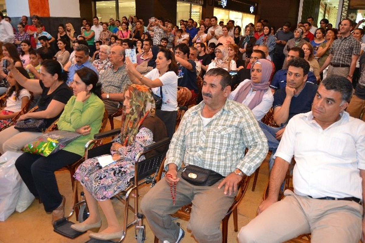Forum Kayseri\'de Suzan Kardeş Rüzgarı Esti