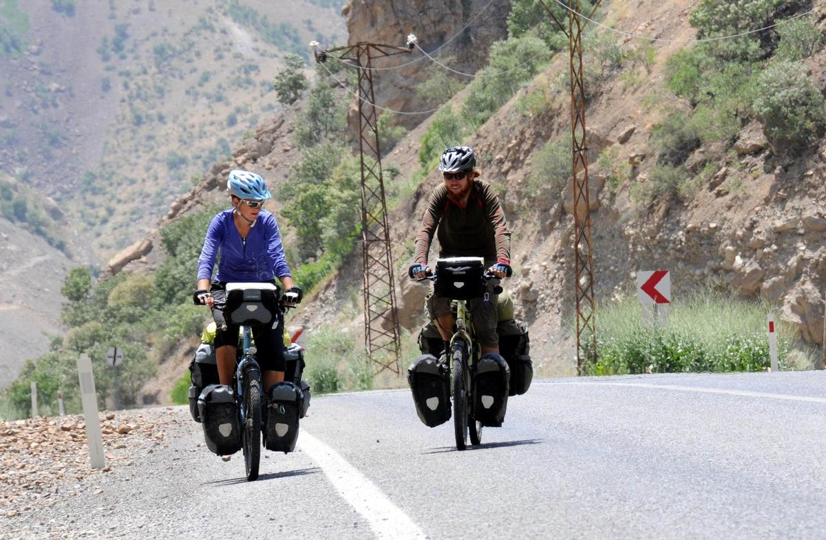 Hollanda\'dan Hakkari\'ye 7 Bin Kilometre Pedal Çevirdiler