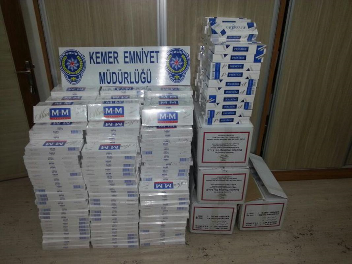 Kemer\'de 8 Bin 70 Paket Kaçak Sigara Ele Geçirildi
