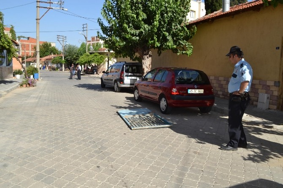 Küçük Çocuklar Kapı Çaldı