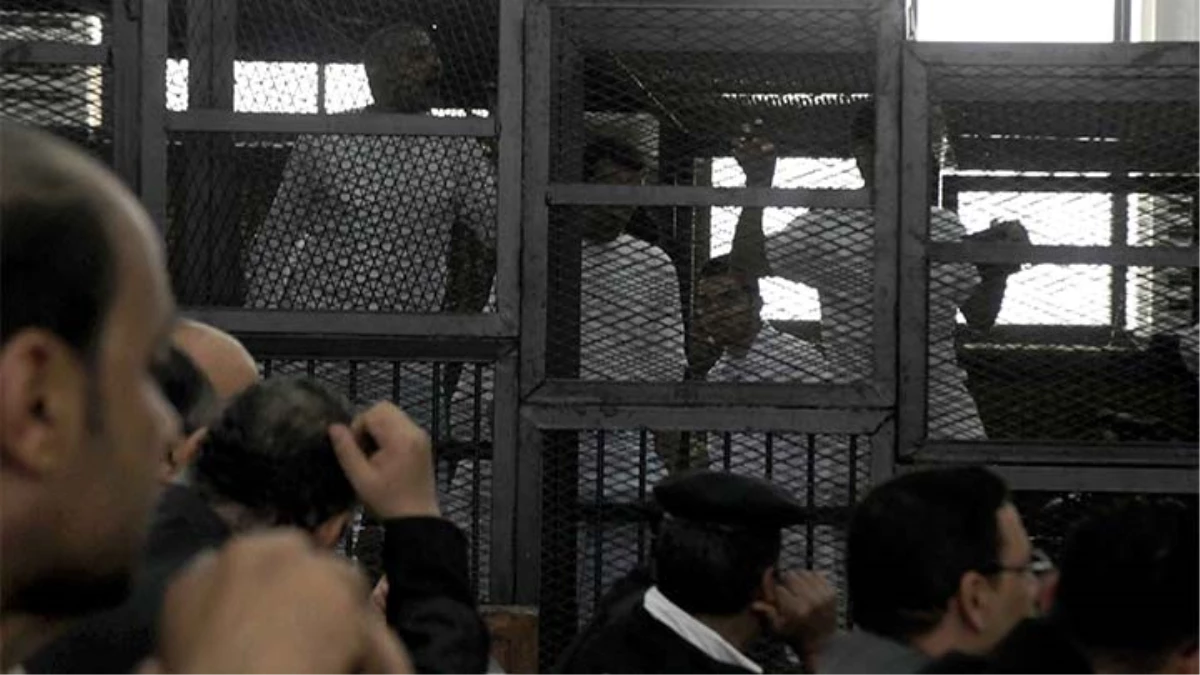 Mısır\'da Darbe Karşıtlarının Yargılanması