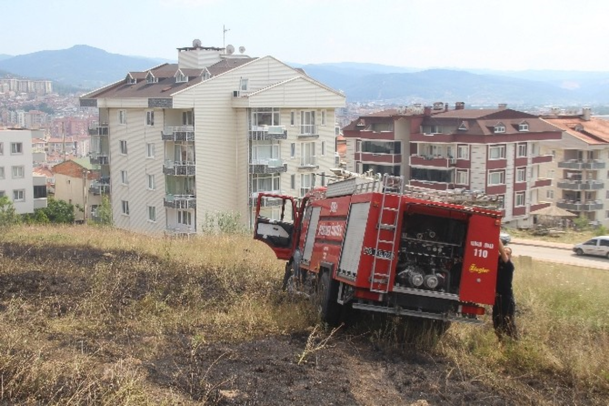 Ot Yangını Yürekleri Ağza Getirdi