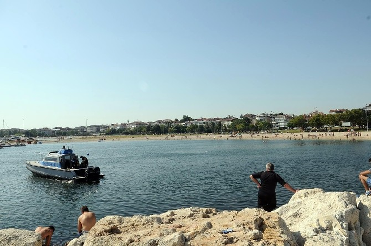 Serinlemek İçin Girdiği Denizde Can Verdi