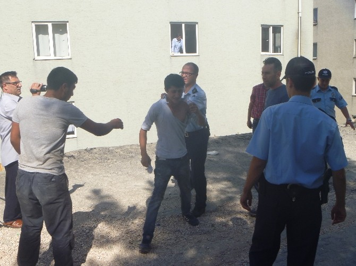 Seyyar Hurdacı ile Otomobil Sürücüsü Arasındaki Kavgayı Polis Önledi