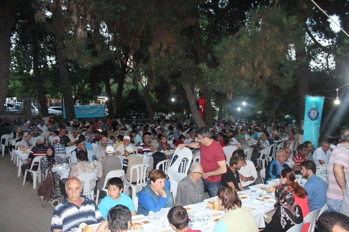 Tekirdağ Halkı Sağlıkçılarla İftarda Buluştu