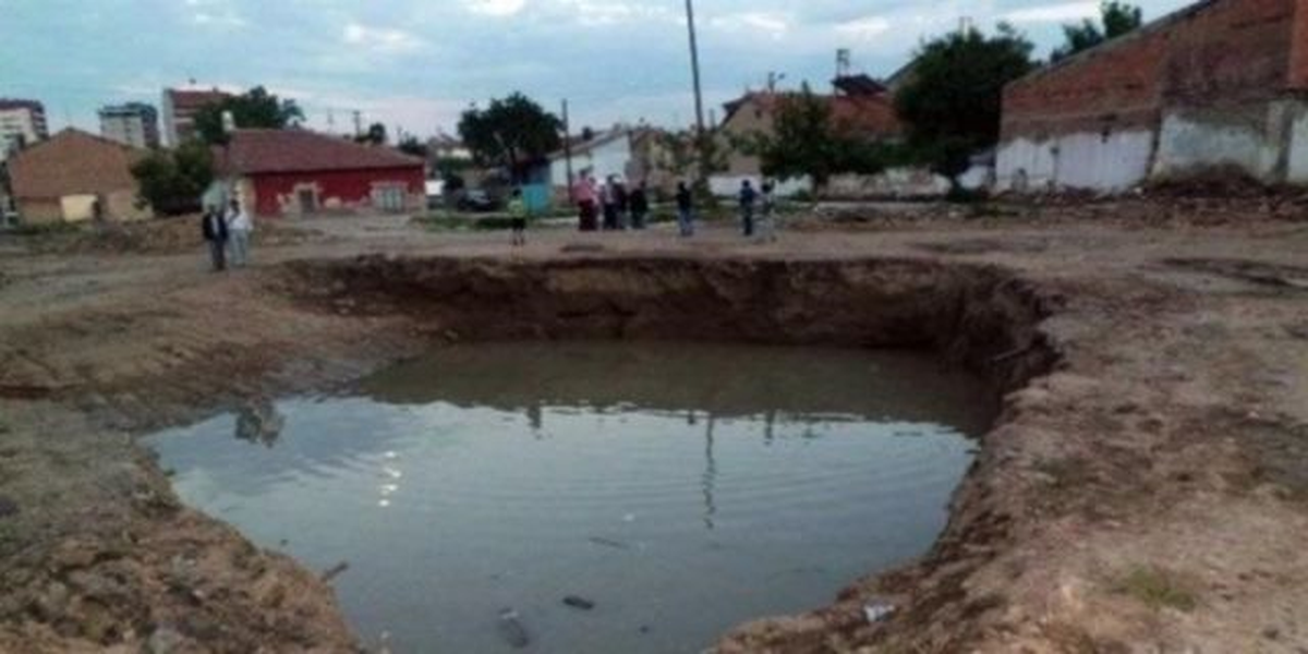 Van\'da Su Dolu Çukura Düşen İki Kardeş Öldü