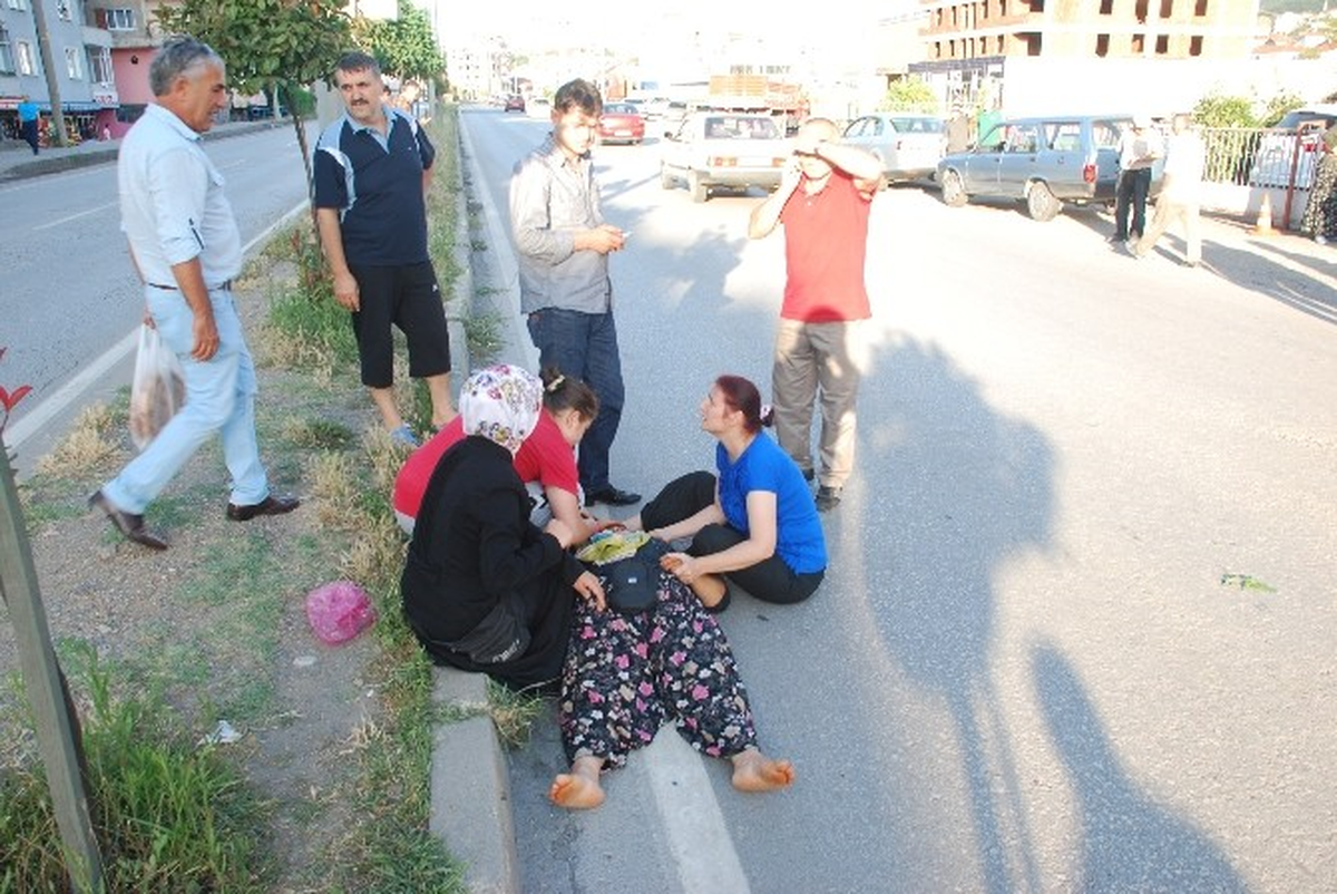 Yolun Karşısına Geçmek İsterken Otomobil Çarptı