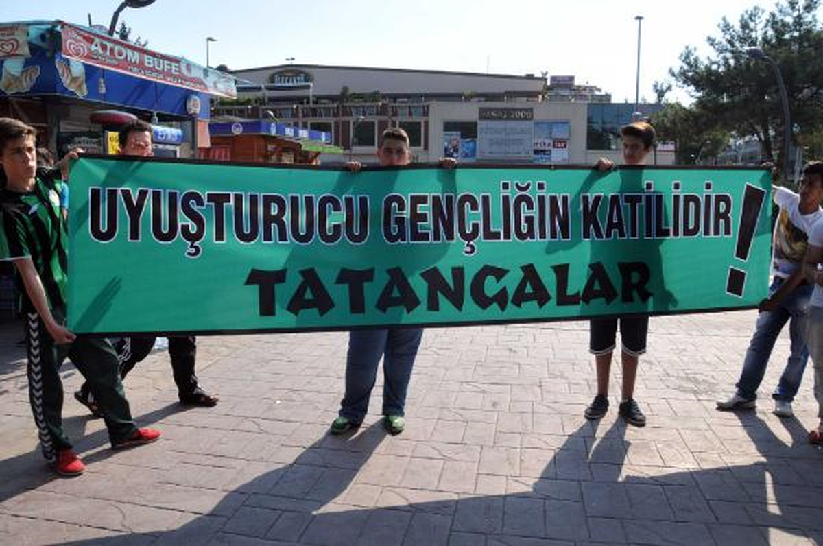 Adapazarı\'nda Gençlerin \'Sentetik Uyuşturucuya Hayır \'Yürüyüşleri Sürüyor