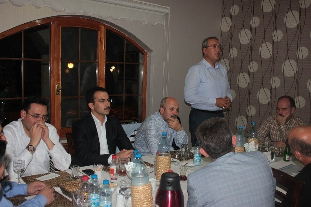 AK Parti\'nin Yeni Yöneticileri İftarda Biraraya Geldi