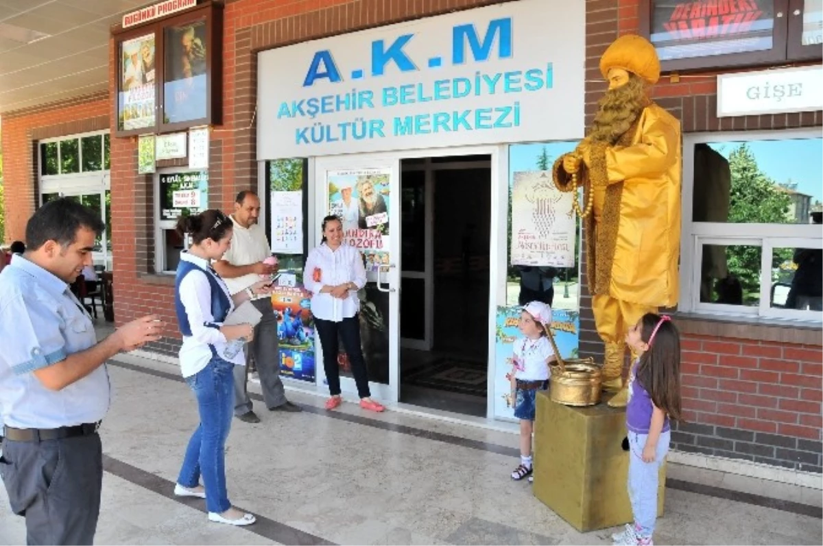 Akşehir\'de Pantomim ve Canlı Heykel\'e Büyük İlgi