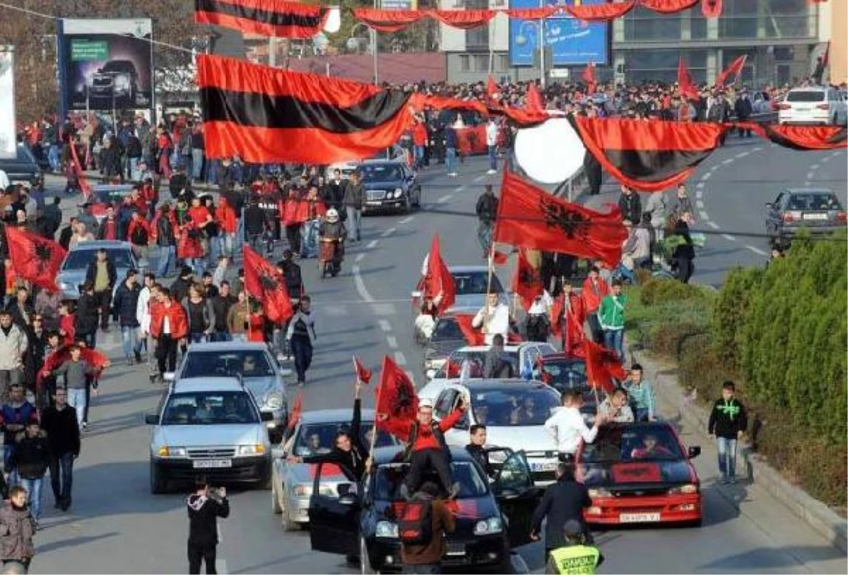 Arnavutlar, Makedonya Genelinde Protesto Düzenledi