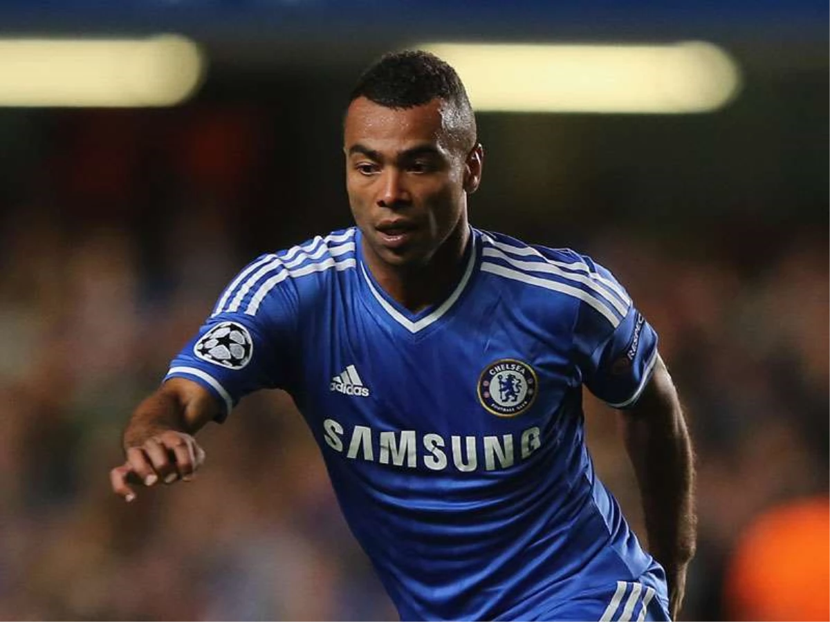 Ashley Cole İtalya\'ya Uçuyor!