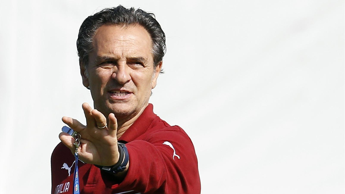 Galatasaray Futbol İdari Direktörü Ujfalusı: Galatasaray, 20\'nci Şampiyonluğunu Prandellı ile Elde...