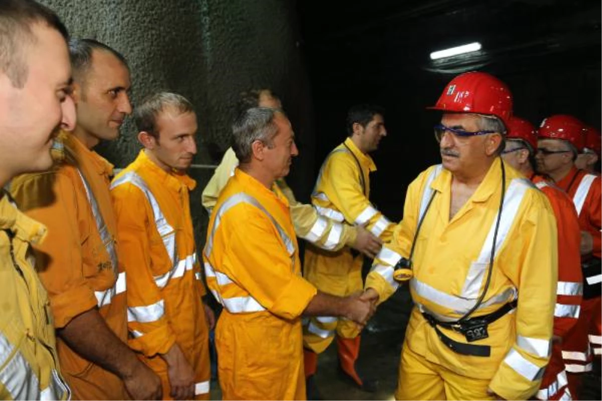 Bakan Yazıcı Yerin 600 Metre Altında Maden İşçileri ile İftar Yaptı