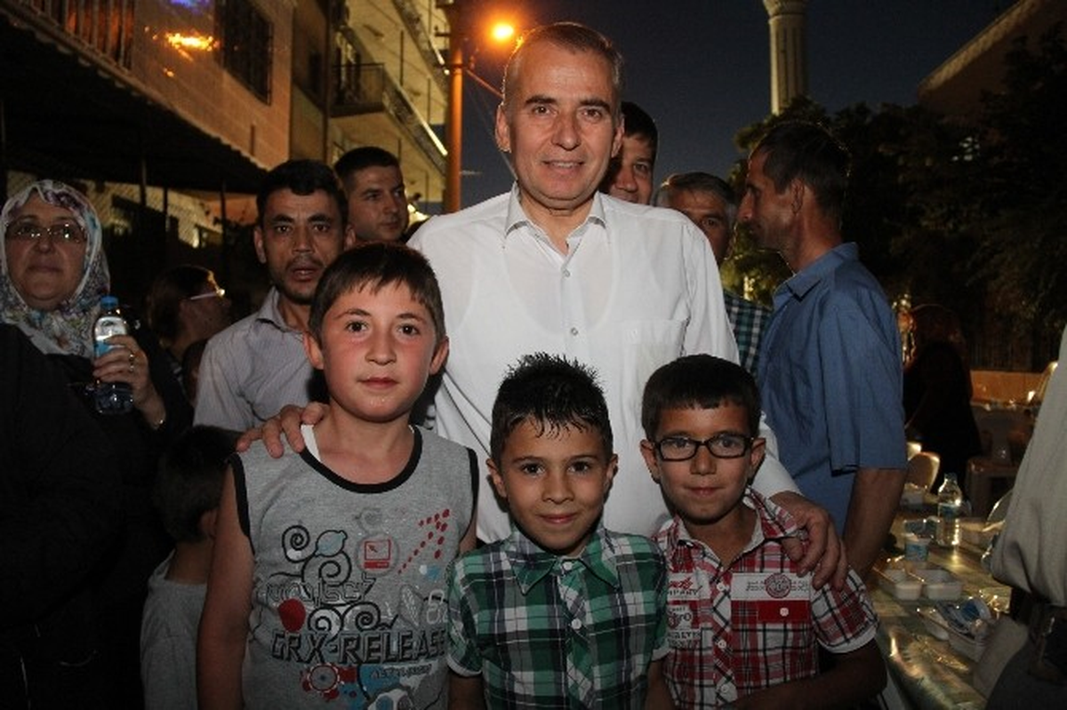 Başkan Zolan, İftarı Vatandaşlarla Yapıyor