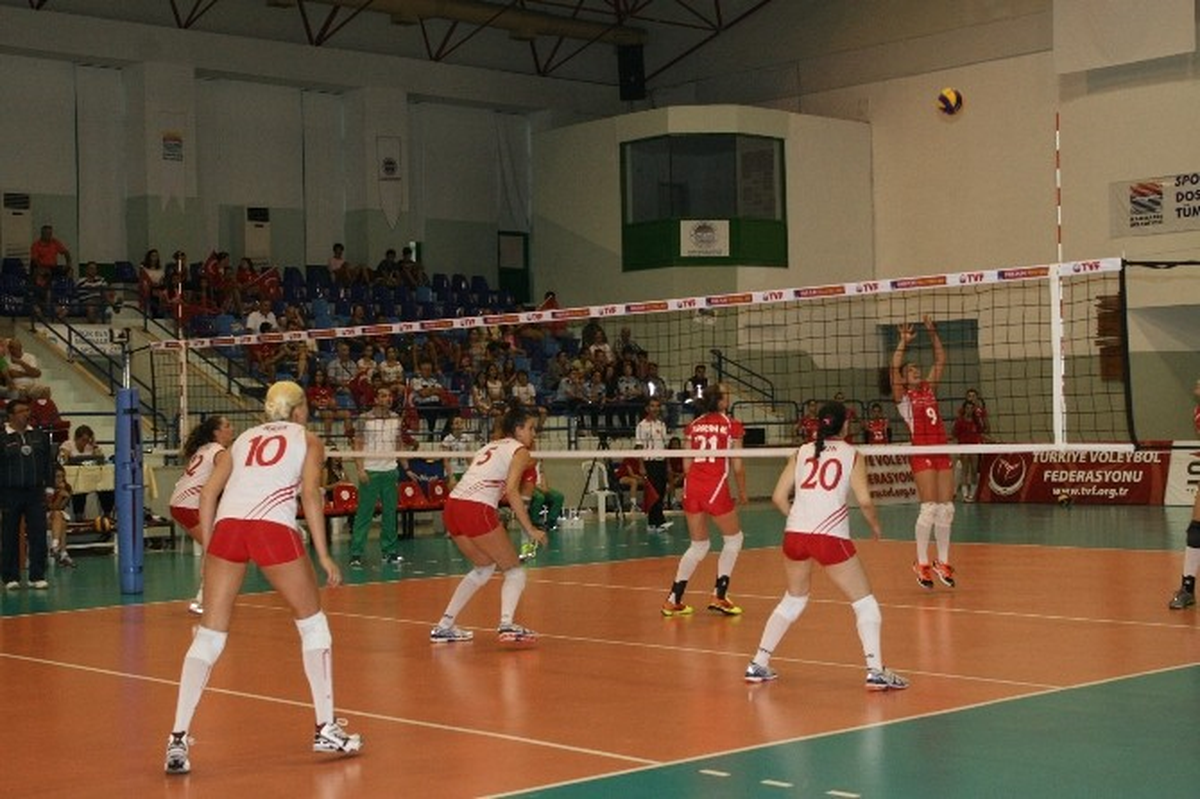 Bayan Voleybol Milli Takımı Finalde