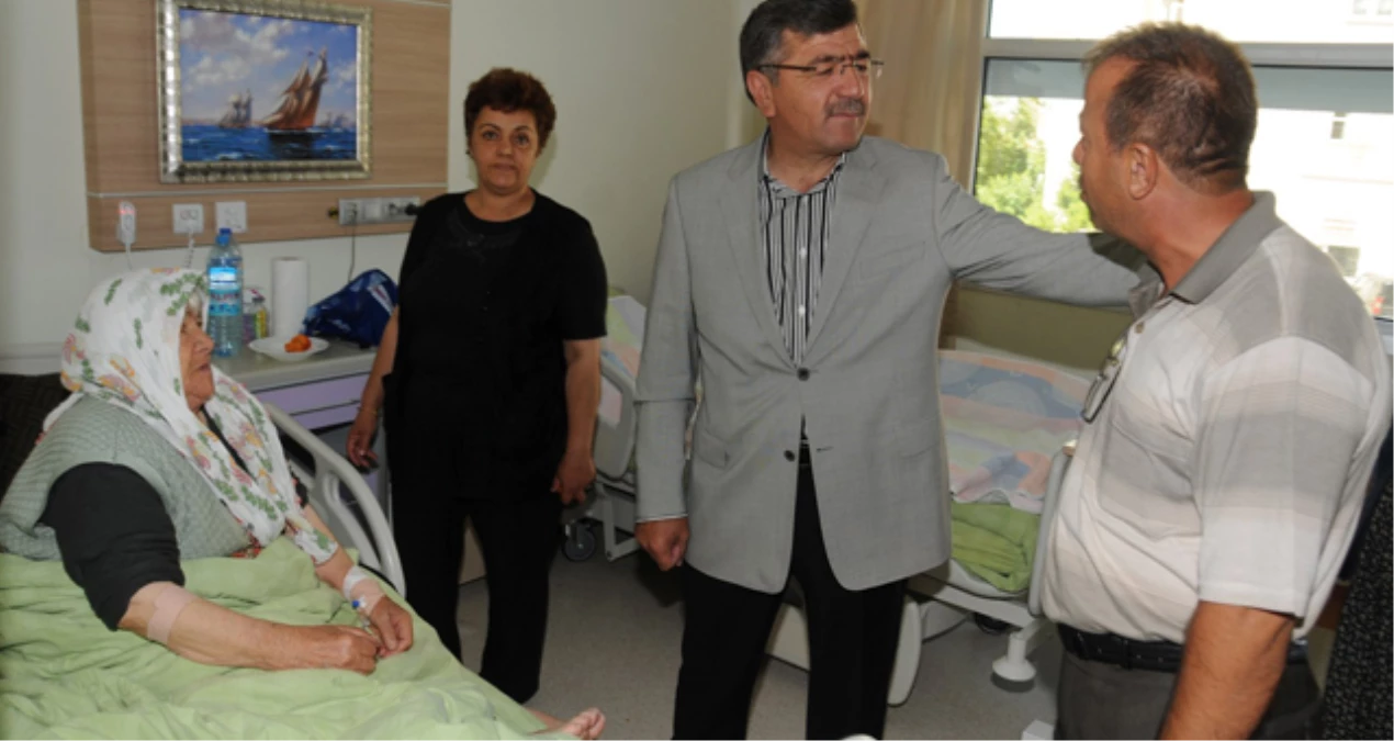 Belediye Başkanı Akdoğan\'dan Hastane Ziyareti