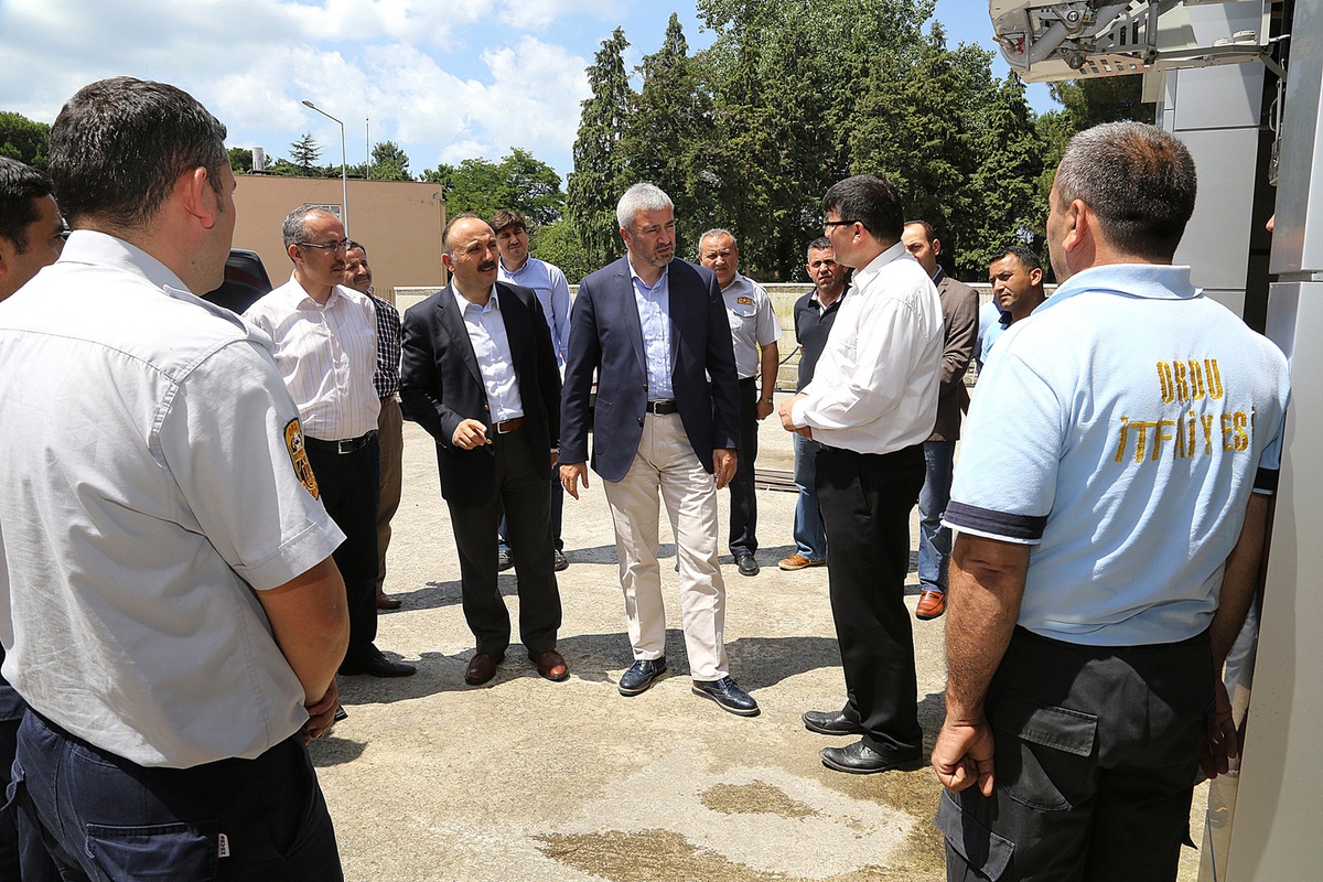 Belediye Başkanı Yılmaz, Belediyenin Bazı Birimlerini İnceledi