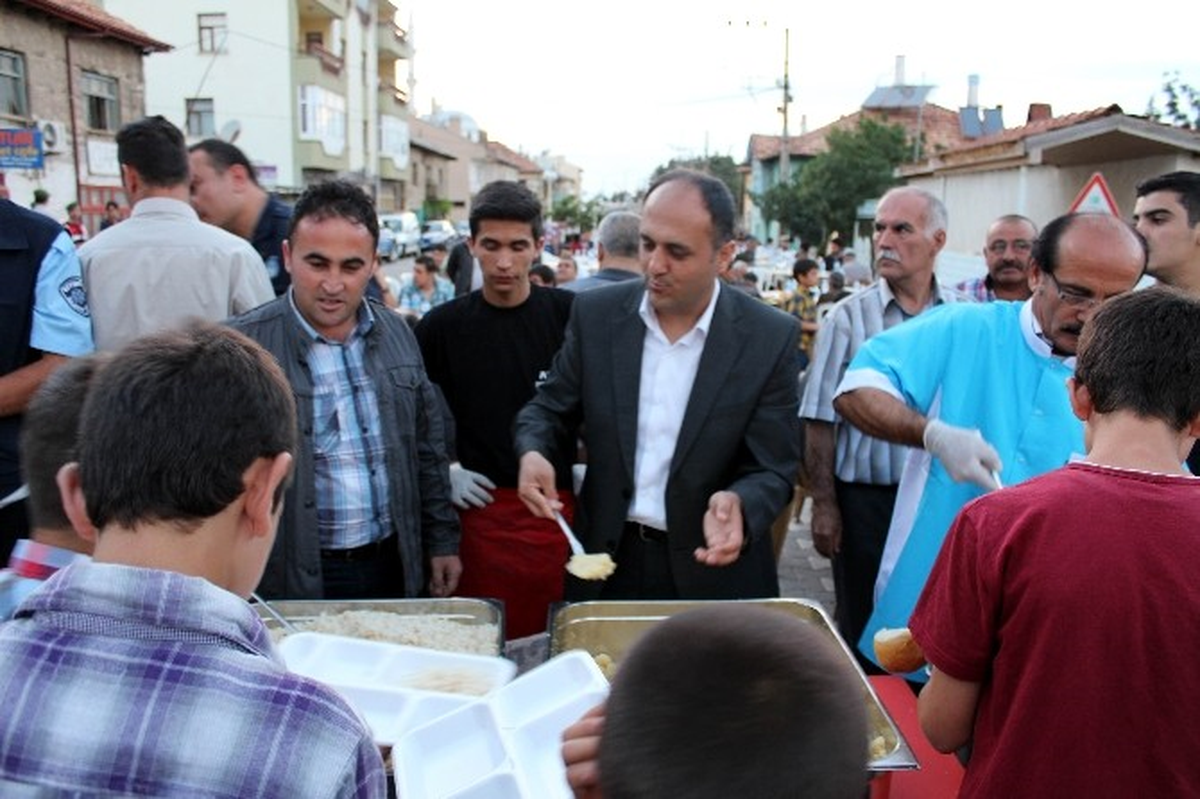 Beyşehir\'in Üzümlü Mahallesinde Toplu İftar Coşkusu
