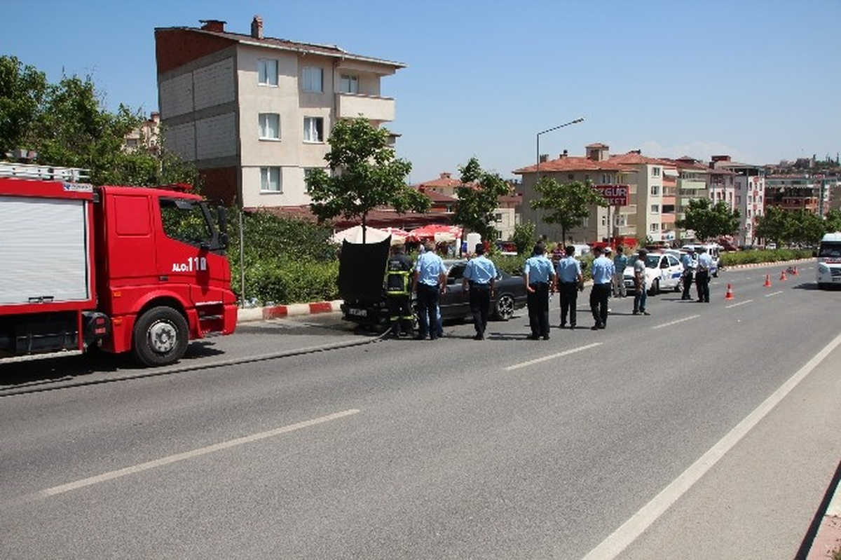 Bilecik\'te Seyir Halindeki Araç Alev Aldı