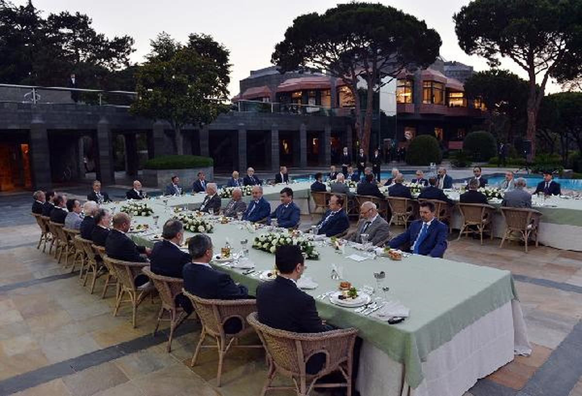 Cumhurbaşkanı Gül Diyanet Mensuplarına İftar Verdi