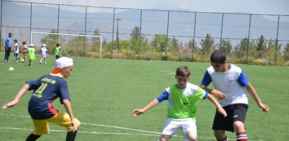 Erzurum\'da Yaz Futbol Okulu