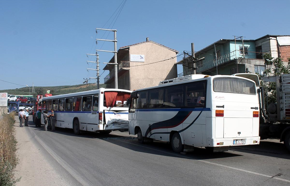 Gemlik\'te Servis Araçları Çarpıştı: 10 Yaralı