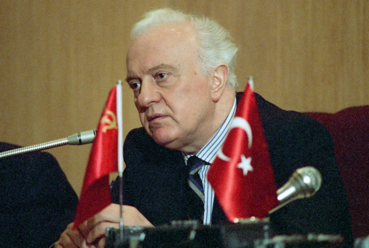 Gürcistan\'ın Eski Cumhurbaşkanı Şevardnadze Öldü