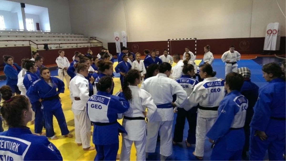 Gürcistan Judo Bayan Milli Takımı Trabzon\'da Kamp Yapıyor