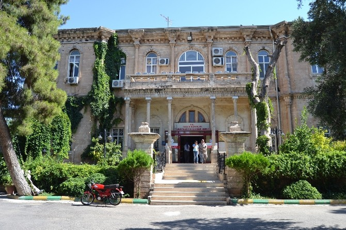 Hastalar Başhekim Yetkin\'e Yoğun İlgi Gösteriyor