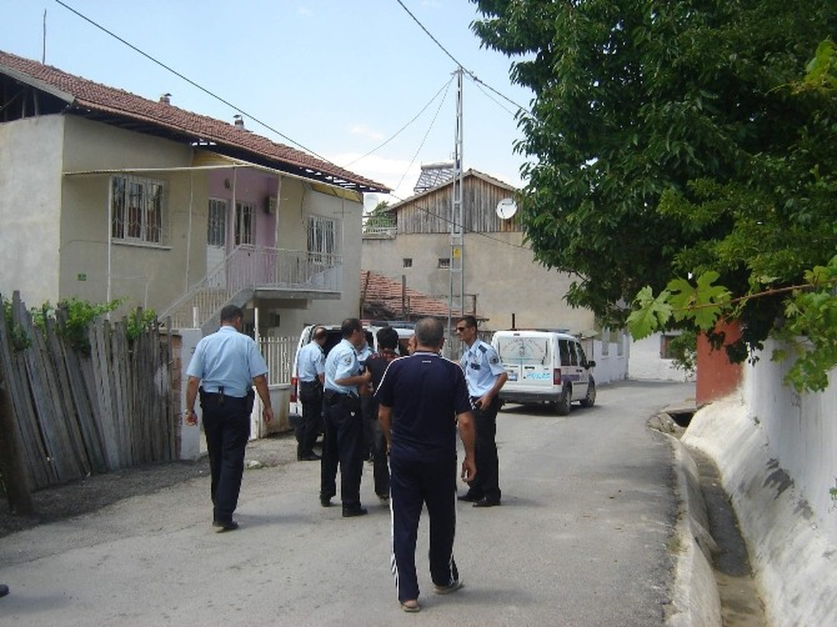 Hırsızlar Boş Evlere Dadandı