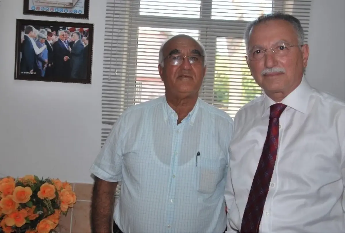 İhsanoğlu, Menderes\'in Köyü Çakırbeyli\'yi Ziyaret Etti