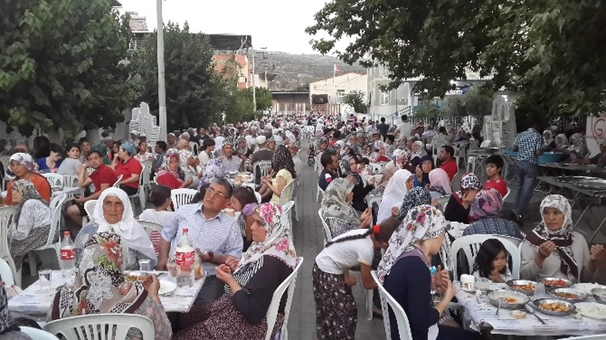 Karaçakal Yörüklerinin Geleneksel İftarı Yoğun İlgi Gördü