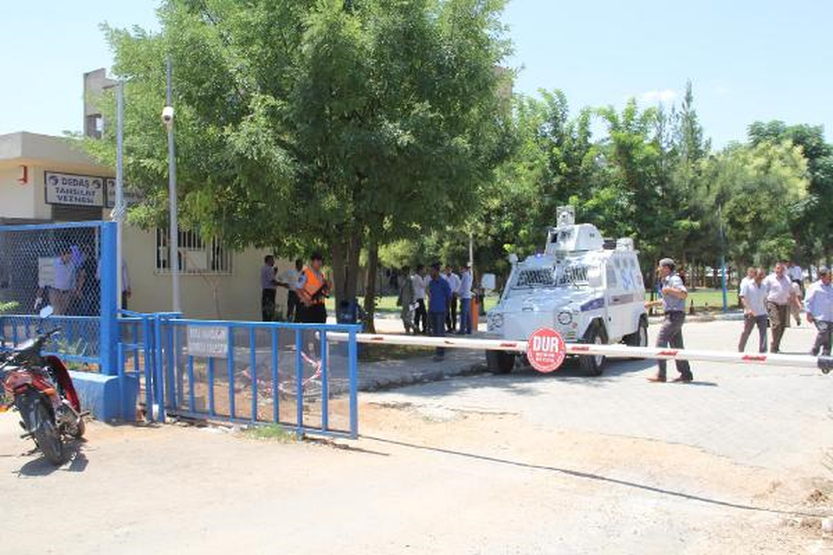Köylüler Trafo Merkezini Bastı: 2 Asker Yaralandı (2)