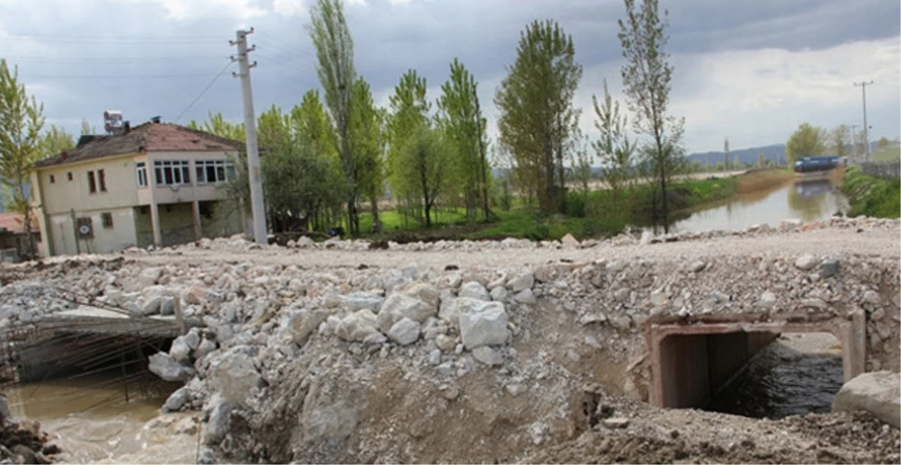 Malatyalı Çiftçiler Tarlalarını Kanalizasyonla Suluyor