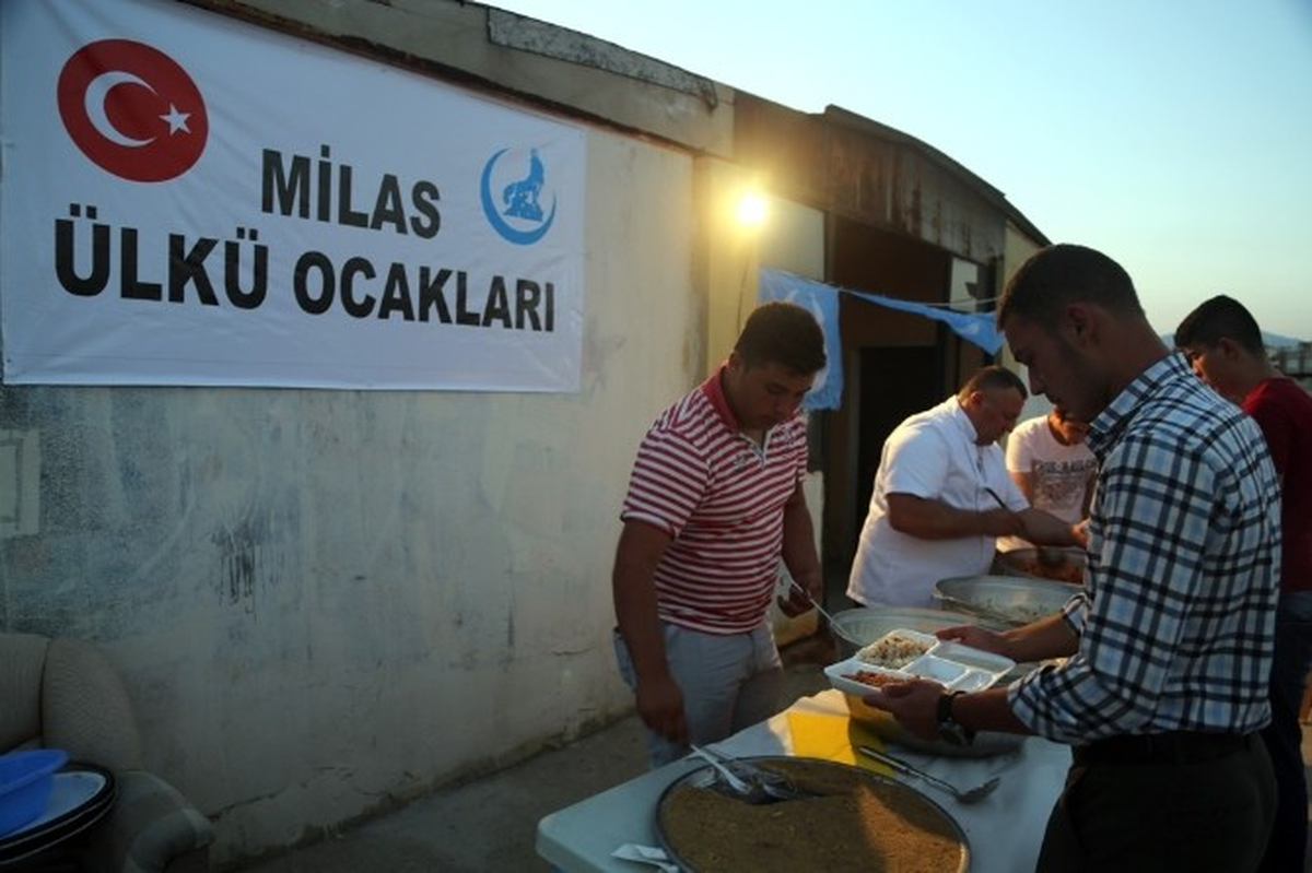 Milas Ülkü Ocaklarından İftar Yemeği