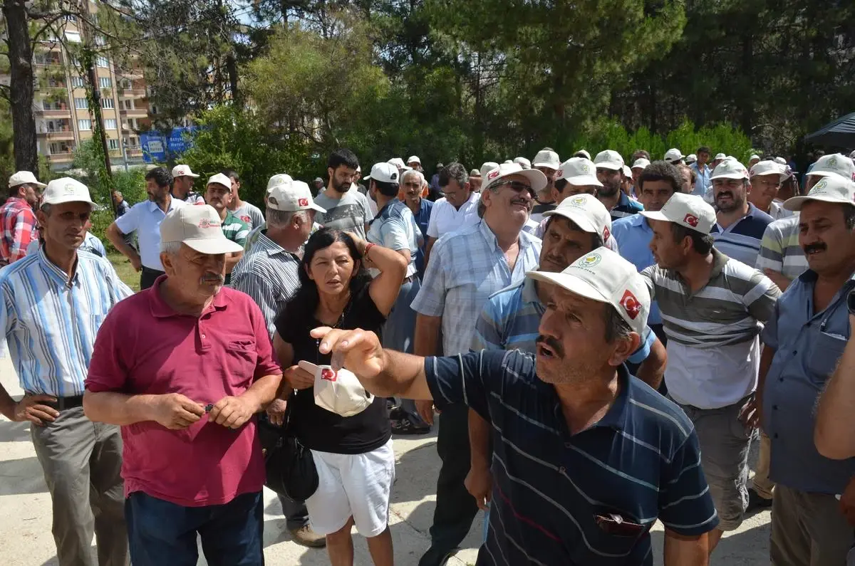 Muz Üreticilerinden "Su Tutma" Protestosu