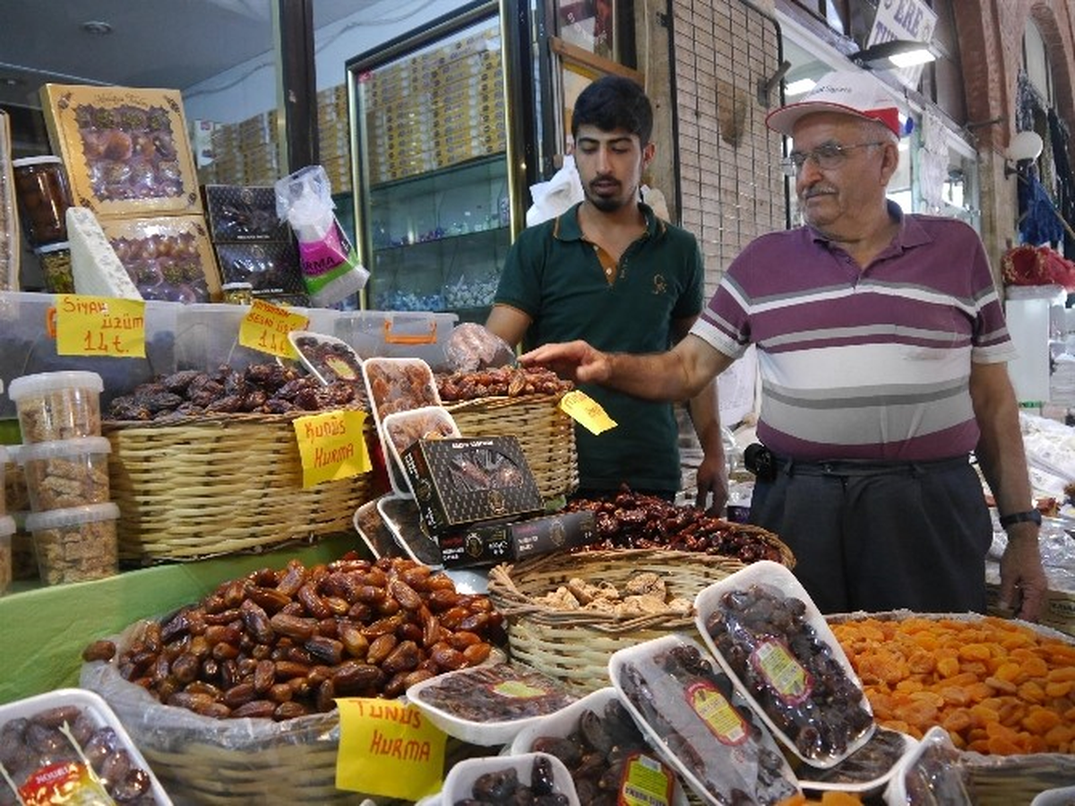 Ramazan Ayının Vazgeçilmesi Hurma Tezgahlarda