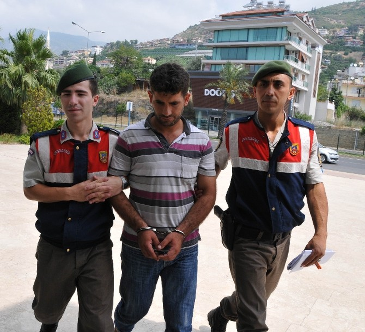 Sahte Dolarla Alışveriş Yapan Bir Kişi Yakalandı