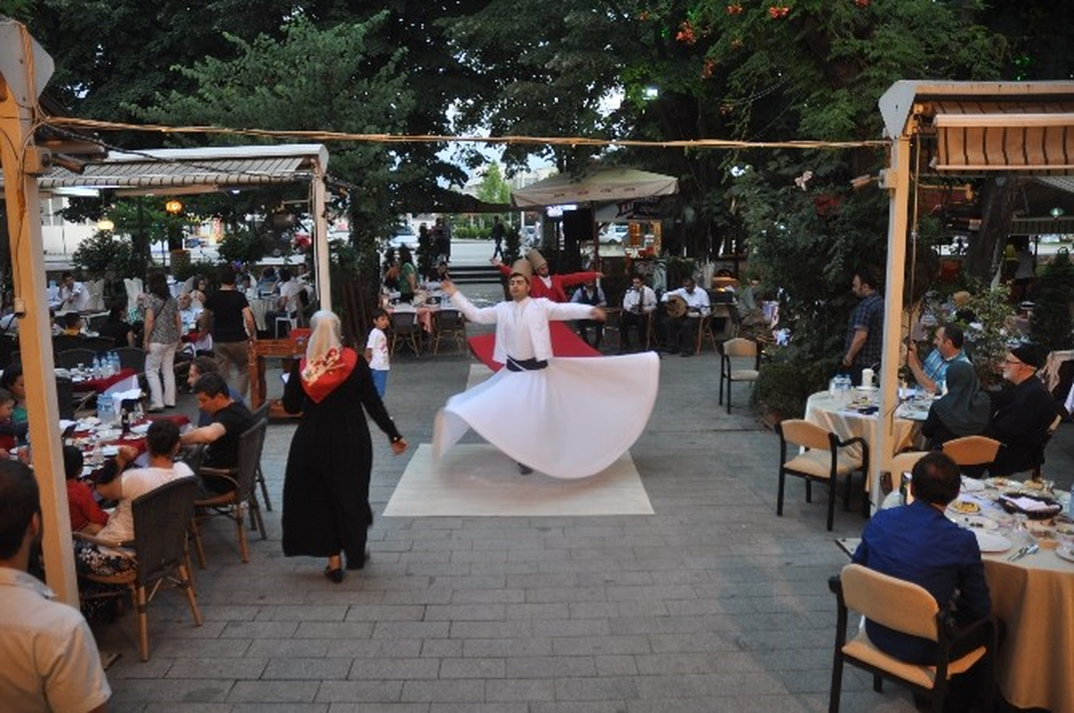 Semazen Eşliğinde İftar