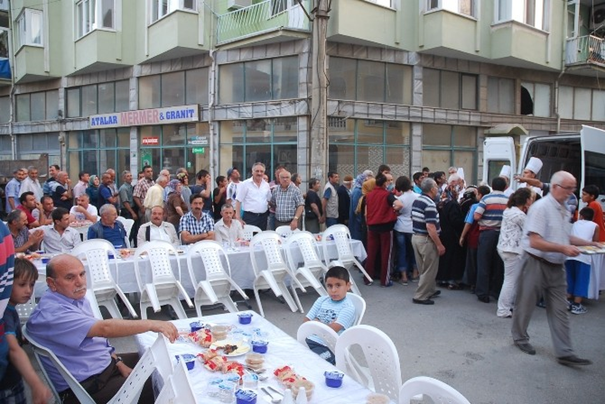 Sokakta İftar Keyfi