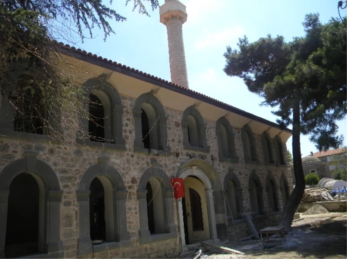 Tarihi Orta Cami\'nin Restorasyonunda Sona Yaklaşıldı