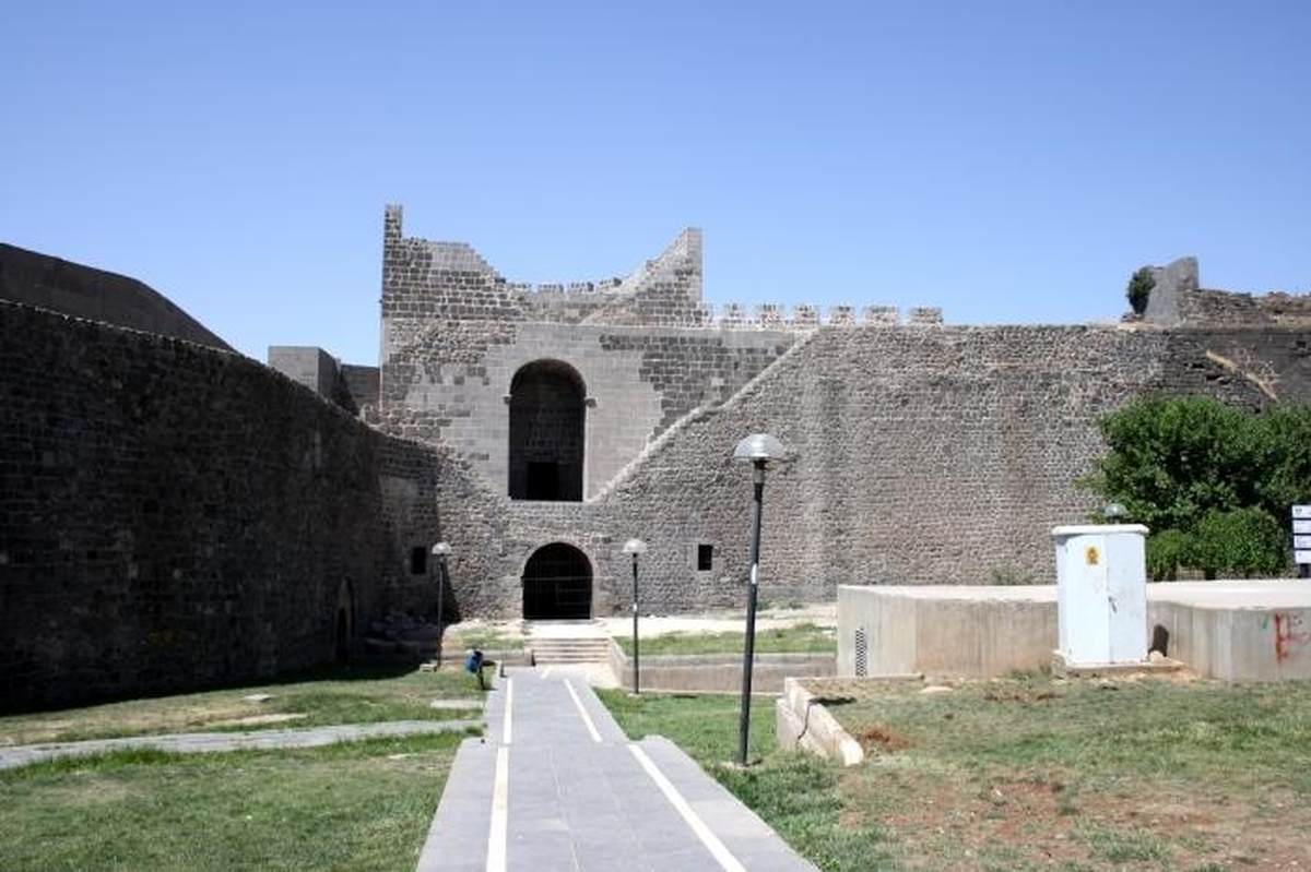 Turizme Kazandırılacak Diyarbakır Surları\'nda Onarım